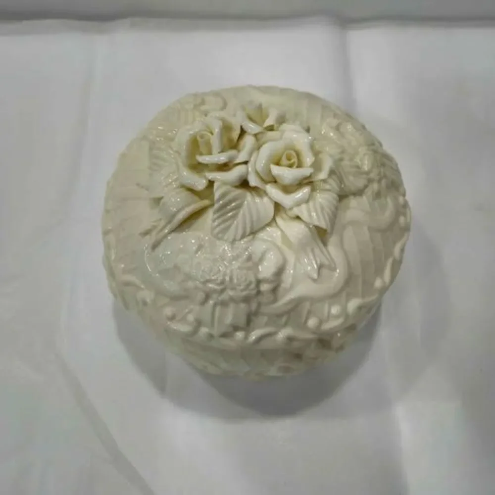 Cream ceramic trinket box rose design round